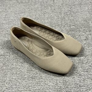 Vivaia Women's Tan Flats